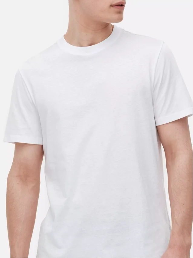 T-Shirt in normaler Passform T-Shirt in normaler Passform