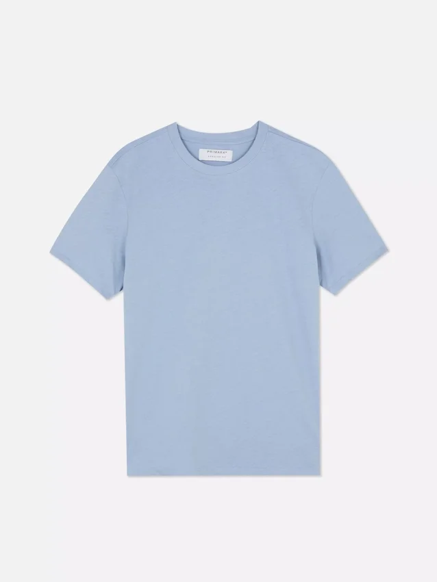 T-Shirt in normaler Passform T-Shirt in normaler Passform