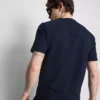 T-Shirt in schmaler Passform T-Shirt in schmaler Passform