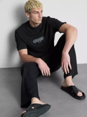 T-Shirt mit Aufdruck auf der Rückseite