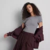 T-Shirt mit Rundhalsausschnitt, das wie eine zweite Haut sitzt T-Shirt mit Rundhalsausschnitt, das wie eine zweite Haut sitzt