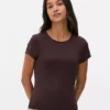 T-Shirt mit Rundhalsausschnitt, das wie eine zweite Haut sitzt T-Shirt mit Rundhalsausschnitt, das wie eine zweite Haut sitzt