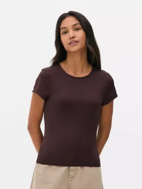 T-Shirt mit Rundhalsausschnitt, das wie eine zweite Haut sitzt