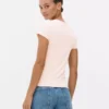 T-Shirt mit Rundhalsausschnitt, das wie eine zweite Haut sitzt T-Shirt mit Rundhalsausschnitt, das wie eine zweite Haut sitzt
