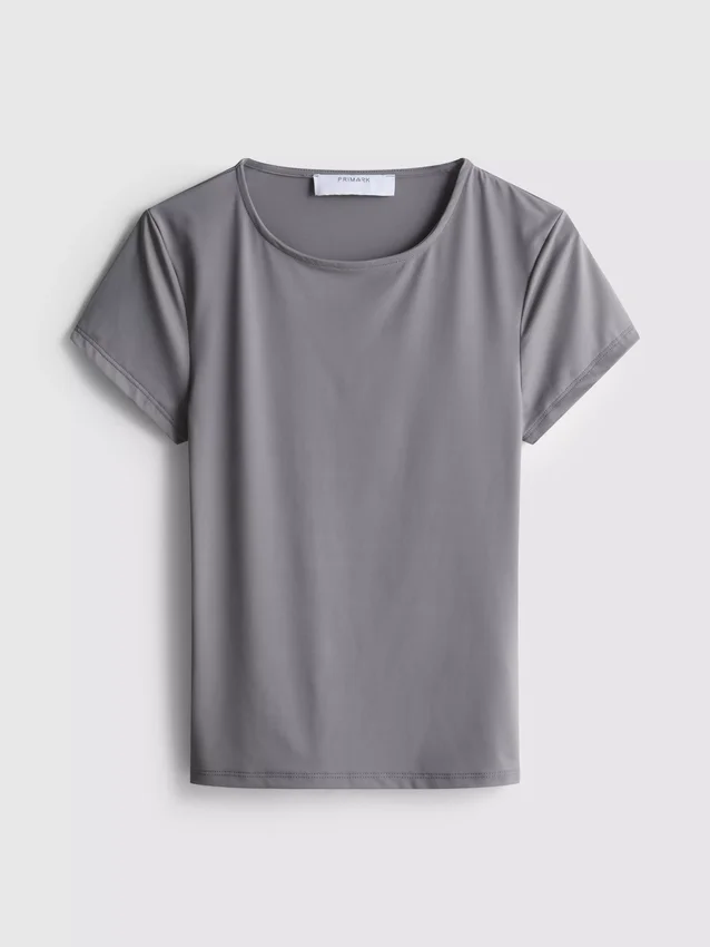 T-Shirt mit Rundhalsausschnitt, das wie eine zweite Haut sitzt T-Shirt mit Rundhalsausschnitt, das wie eine zweite Haut sitzt