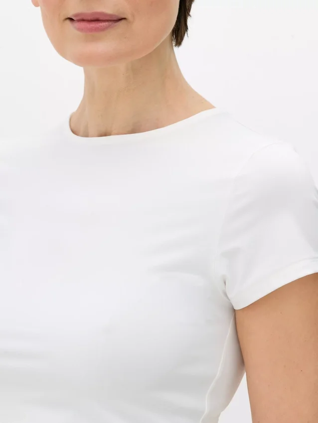 T-Shirt mit V-Ausschnitt T-Shirt mit V-Ausschnitt
