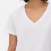 T-Shirt mit V-Ausschnitt T-Shirt mit V-Ausschnitt