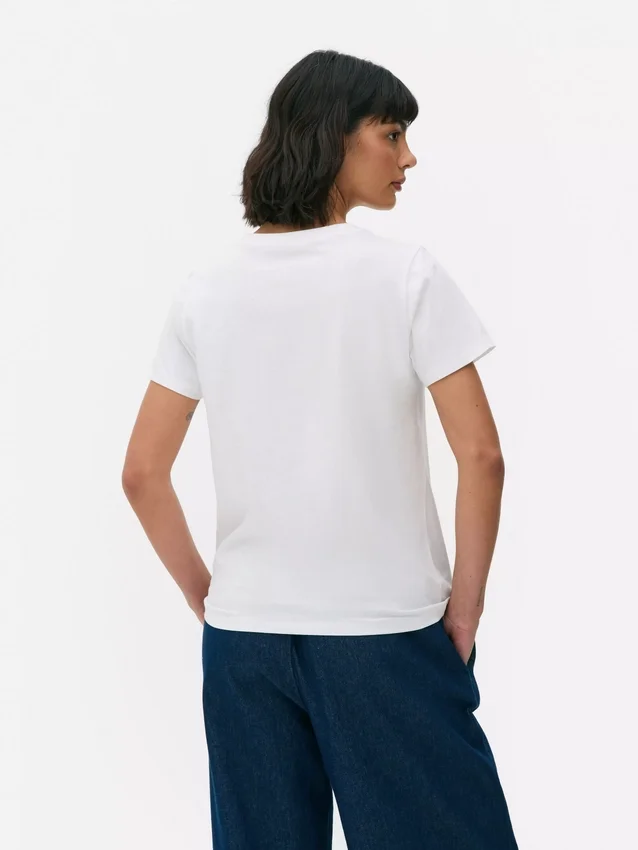 T-Shirt mit V-Ausschnitt T-Shirt mit V-Ausschnitt