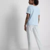 T-Shirt und Schlafanzug mit gestreiftem Unterteil T-Shirt und Schlafanzug mit gestreiftem Unterteil