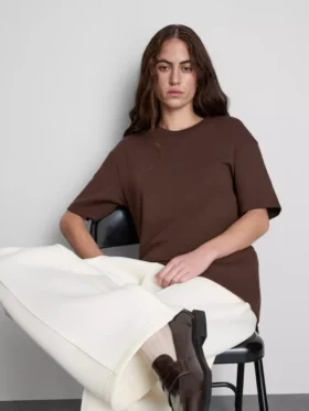 Tailliertes, schweres T-Shirt