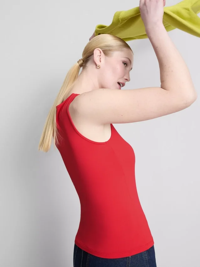 Tanktop mit quadratischem Ausschnitt Tanktop mit quadratischem Ausschnitt
