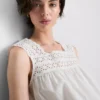 Tanktop mit Stickereieinsatz Tanktop mit Stickereieinsatz