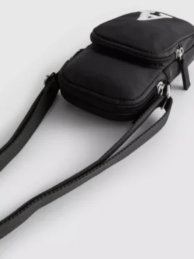 Tasche mit Initialen für das Handy