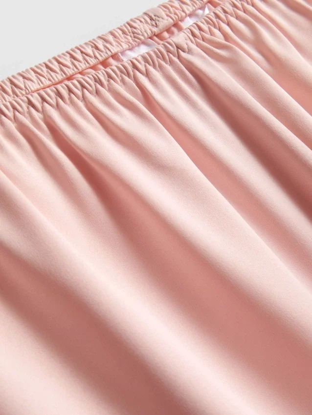 The Edit Satin-Spitzen-Schlafanzug-Shorts The Edit Satin-Spitzen-Schlafanzug-Shorts