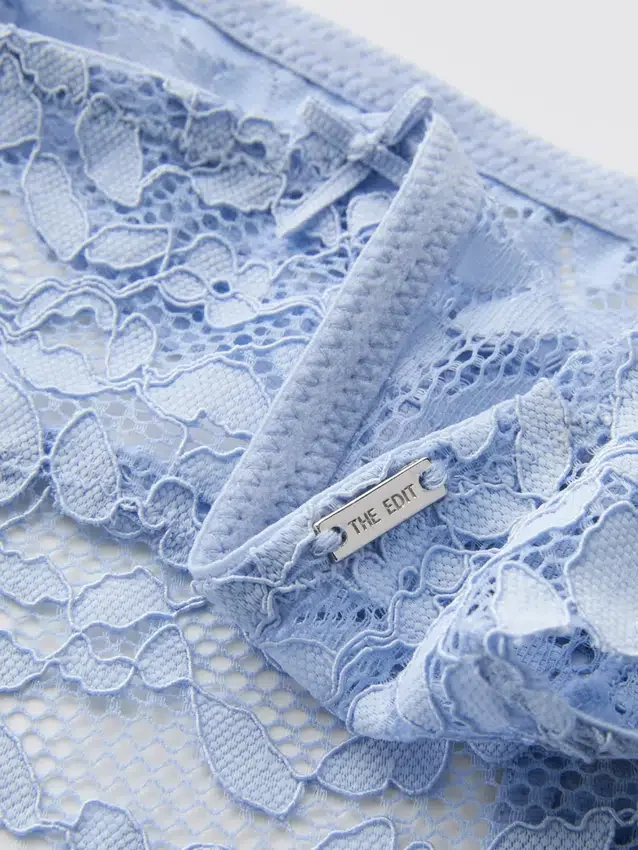 The Edit Tanga aus floraler Spitze The Edit Tanga aus floraler Spitze
