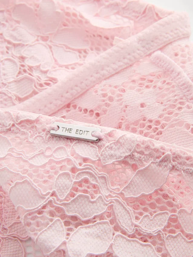 The Edit Tanga aus floraler Spitze The Edit Tanga aus floraler Spitze