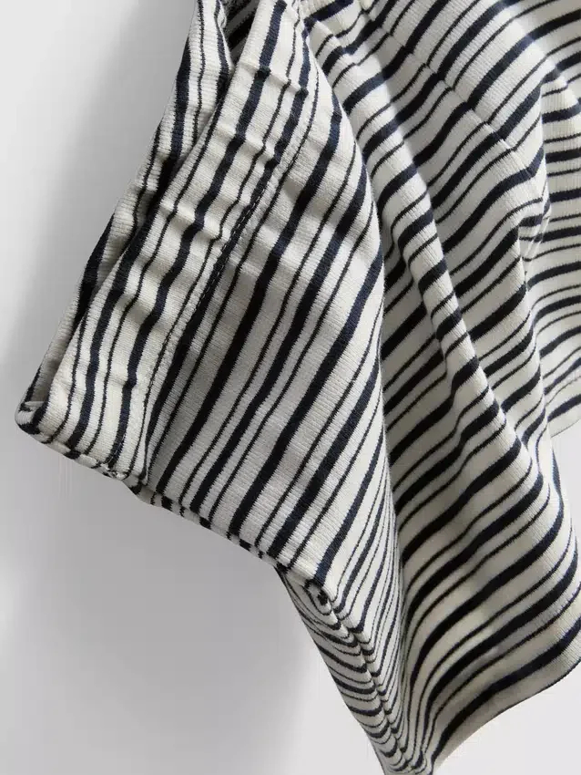 The Primark Scene | Asymmetrisches gestreiftes Tanktop The Primark Scene | Asymmetrisches gestreiftes Tanktop