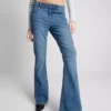 The Primark Scene | Ausgestellte Jeans mit niedriger Leibhöhe The Primark Scene | Ausgestellte Jeans mit niedriger Leibhöhe