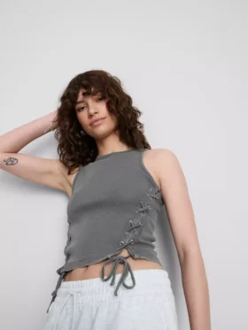 The Primark Scene | Baby-T-Shirt mit Krawatten-Detail