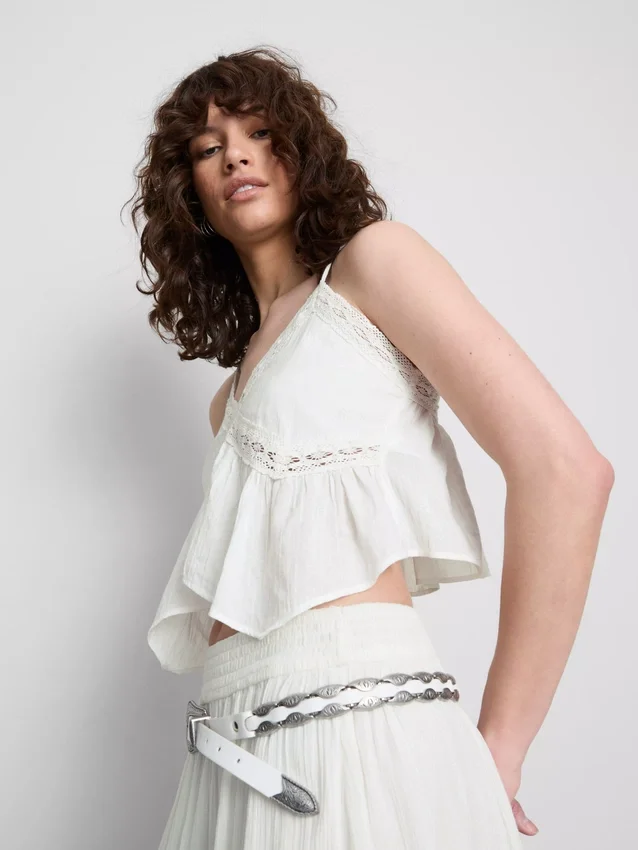 The Primark Scene | Baumwoll-Top mit Broderie-Muster, V-Ausschnitt und Trägern The Primark Scene | Baumwoll-Top mit Broderie-Muster, V-Ausschnitt und Trägern