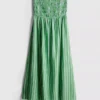 The Primark Scene | Gerafftes gestreiftes Bandeau-Midi-Kleid The Primark Scene | Gerafftes gestreiftes Bandeau-Midi-Kleid