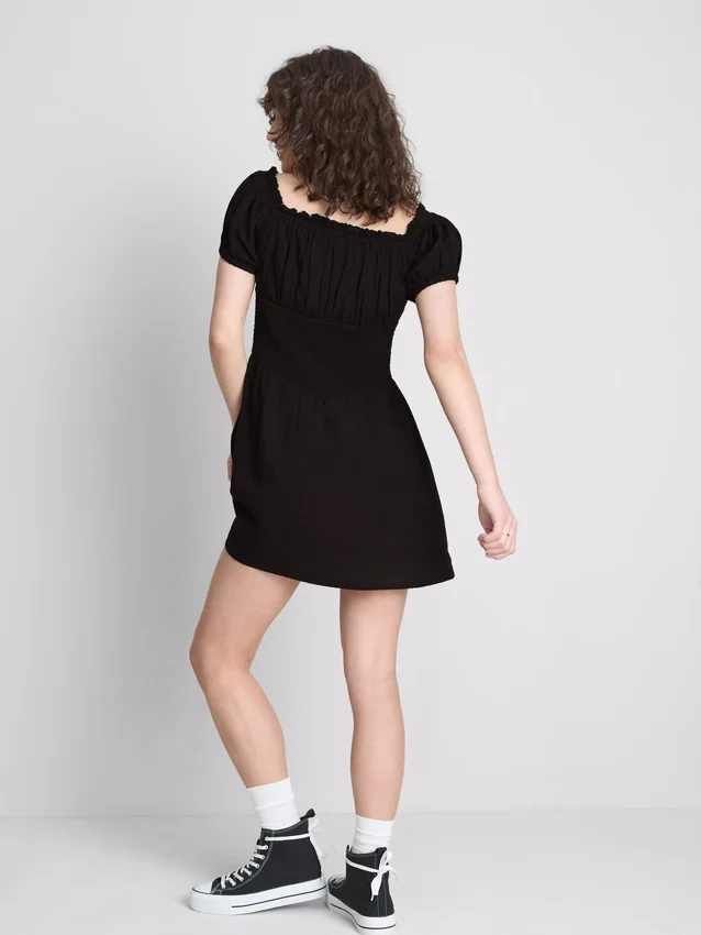 The Primark Scene | Korsett-Mini-Kleid im Milchmädchen-Stil The Primark Scene | Korsett-Mini-Kleid im Milchmädchen-Stil