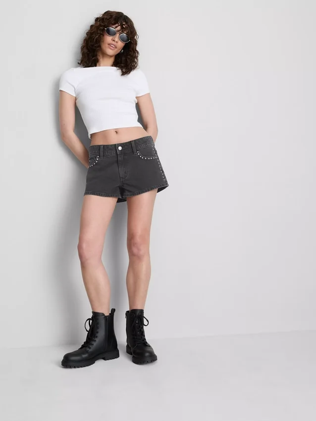 The Primark Scene | Mikro-Shorts aus Baumwoll-Denim mit Nieten The Primark Scene | Mikro-Shorts aus Baumwoll-Denim mit Nieten