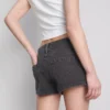 The Primark Scene | Mikro-Shorts aus Baumwoll-Denim mit Nieten The Primark Scene | Mikro-Shorts aus Baumwoll-Denim mit Nieten