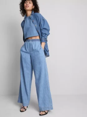 Trainingshose aus Baumwoll-Denim mit weitem Bein