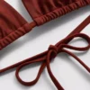 Triangel-Bikini-Oberteil mit Kettenverzierung Triangel-Bikini-Oberteil mit Kettenverzierung