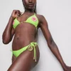 Triangel-Bikini-Oberteil mit Perlenblume Triangel-Bikini-Oberteil mit Perlenblume