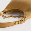 Umhängetasche mit Anhänger-Details