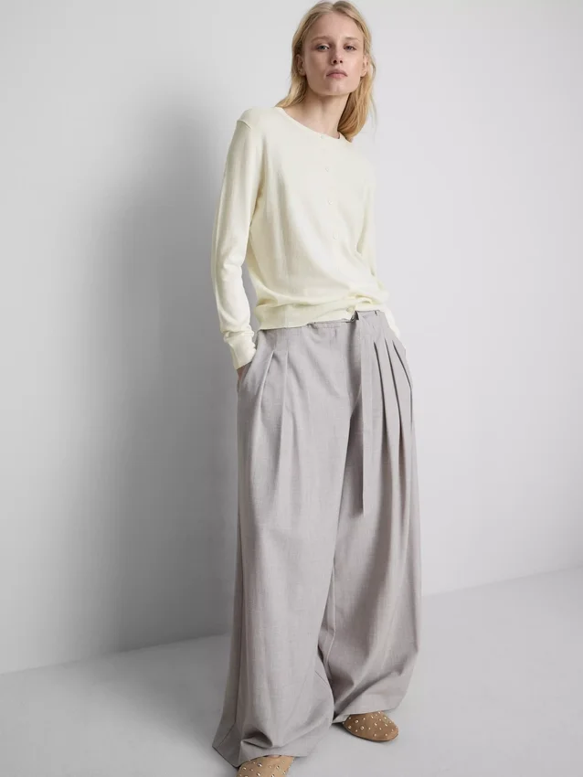 Unverzichtbare Strickjacke mit Rundhalsausschnitt Unverzichtbare Strickjacke mit Rundhalsausschnitt