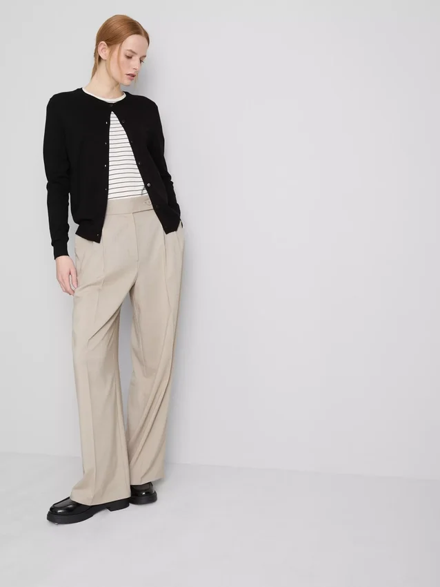 Unverzichtbare Strickjacke mit Rundhalsausschnitt Unverzichtbare Strickjacke mit Rundhalsausschnitt