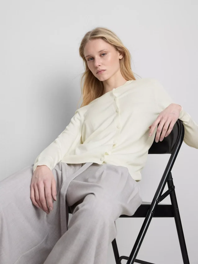Unverzichtbare Strickjacke mit Rundhalsausschnitt Unverzichtbare Strickjacke mit Rundhalsausschnitt