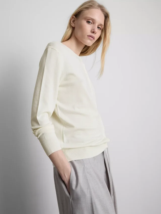 Unverzichtbare Strickjacke mit Rundhalsausschnitt Unverzichtbare Strickjacke mit Rundhalsausschnitt