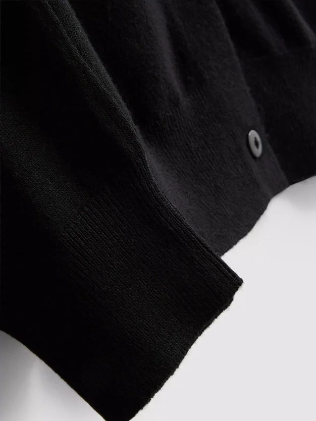 Unverzichtbare Strickjacke mit Rundhalsausschnitt Unverzichtbare Strickjacke mit Rundhalsausschnitt