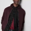 Unverzichtbarer Kapuzenpullover mit Reißverschluss Unverzichtbarer Kapuzenpullover mit Reißverschluss