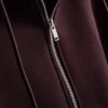 Unverzichtbarer Kapuzenpullover mit Reißverschluss Unverzichtbarer Kapuzenpullover mit Reißverschluss