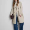 Unverzichtbarer Trenchcoat mit Gürtel Unverzichtbarer Trenchcoat mit Gürtel