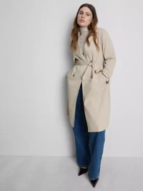 Unverzichtbarer Trenchcoat mit Gürtel Unverzichtbarer Trenchcoat mit Gürtel