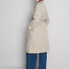 Unverzichtbarer Trenchcoat mit Gürtel Unverzichtbarer Trenchcoat mit Gürtel