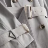 Unverzichtbarer Trenchcoat mit Gürtel Unverzichtbarer Trenchcoat mit Gürtel