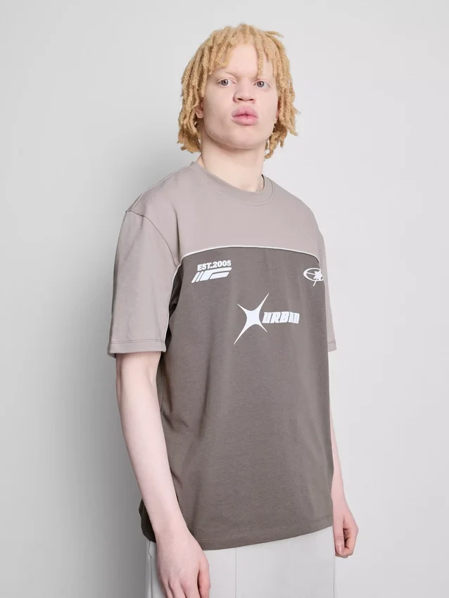 Urban Studio zweifarbiges T-Shirt Urban Studio zweifarbiges T-Shirt