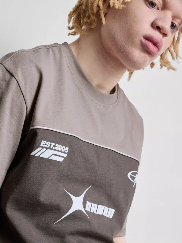 Urban Studio zweifarbiges T-Shirt Urban Studio zweifarbiges T-Shirt