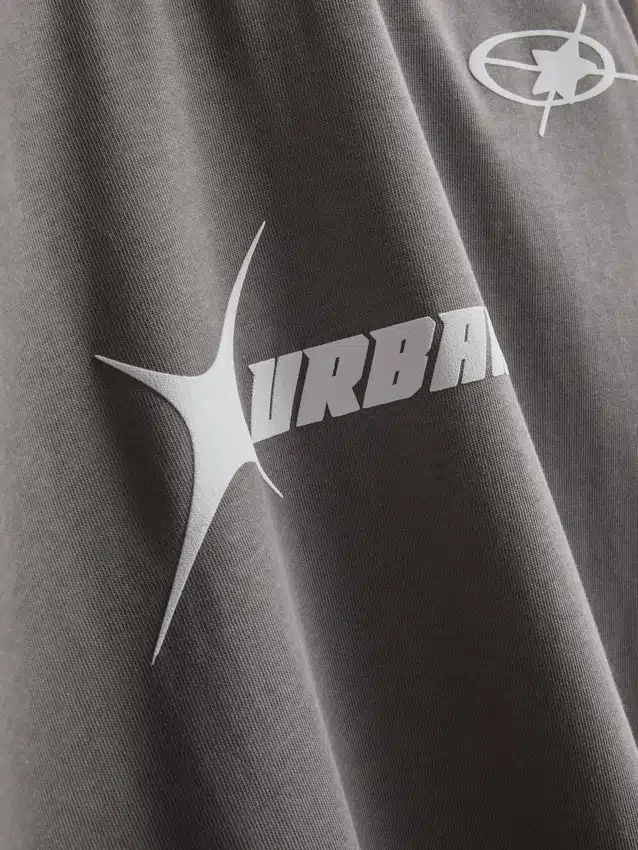 Urban Studio zweifarbiges T-Shirt Urban Studio zweifarbiges T-Shirt