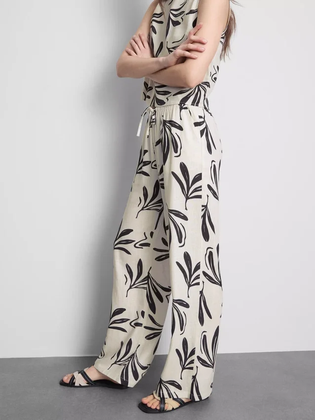 Weit geschnittene Hose mit Aufdruck Weit geschnittene Hose mit Aufdruck