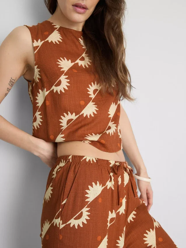 Weit geschnittene Hose mit Aufdruck Weit geschnittene Hose mit Aufdruck