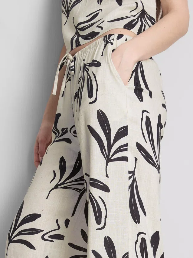Weit geschnittene Hose mit Aufdruck Weit geschnittene Hose mit Aufdruck