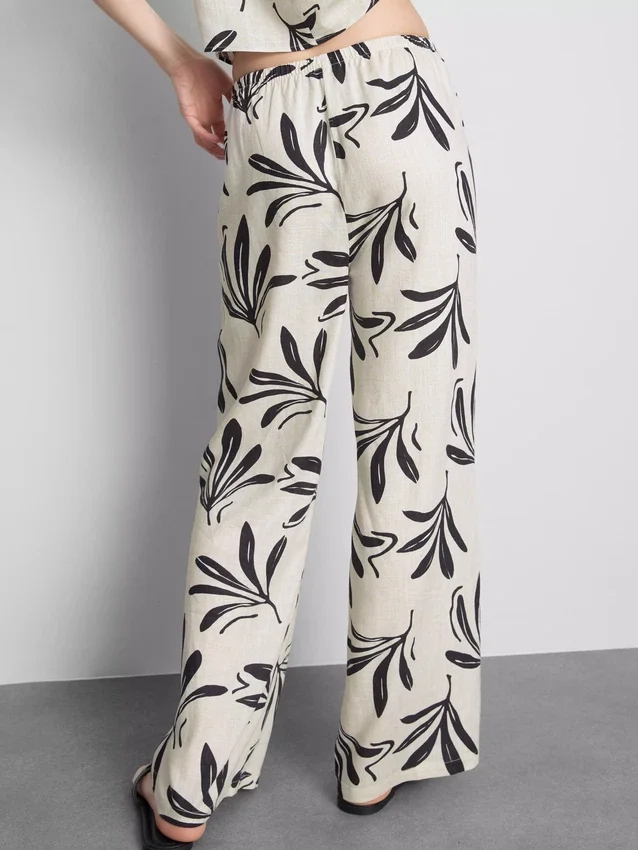 Weit geschnittene Hose mit Aufdruck Weit geschnittene Hose mit Aufdruck